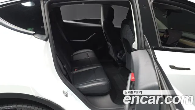 Tesla Model Y — Фото автомобиля 18