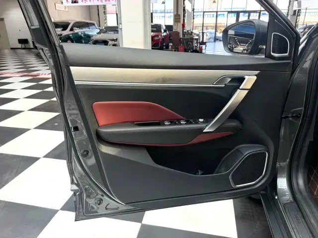Geely Binyue 2021 1.4T DCT Diamond Edition — Фото автомобиля 4