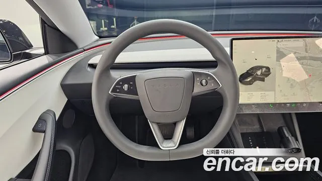 Tesla Model 3 — Фото автомобиля 3