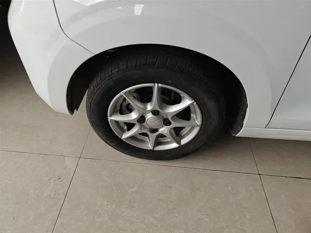 Roewe Clever — Фото автомобиля 22