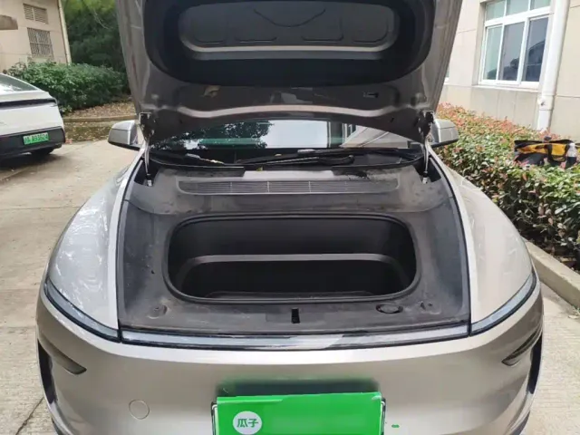 Tesla Model Y L — Фото автомобиля 19