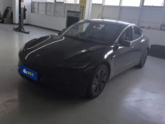 Фотография автомобиля — Tesla Model 3