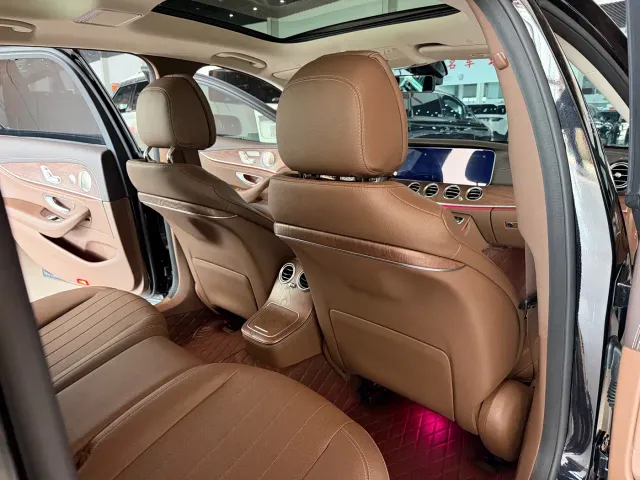 Mercedes-Benz E-Class — Фото автомобиля 14