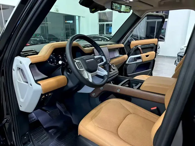 Land Rover Defender — Фото автомобиля 6