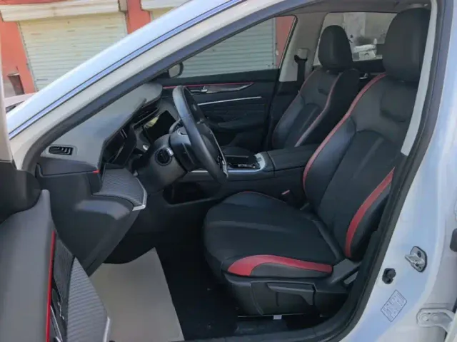 Dongfeng Yixuan MAX — Фото автомобиля 14