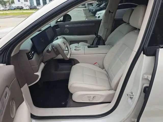 IM Motors LS6 — Фото автомобиля 19