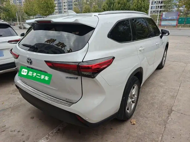 Toyota Highlander — Фото автомобиля 6