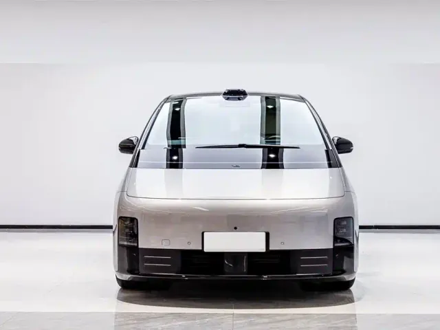 Li Auto MEGA — Фото автомобиля 3