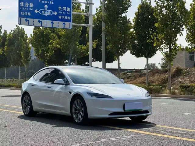 Tesla Model 3 — Фото автомобиля 3