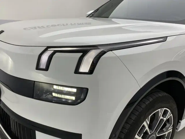 Lynk & Co 900 — Фото автомобиля 9