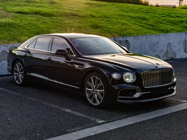 Bentley Flying Spur — Фото автомобиля 3