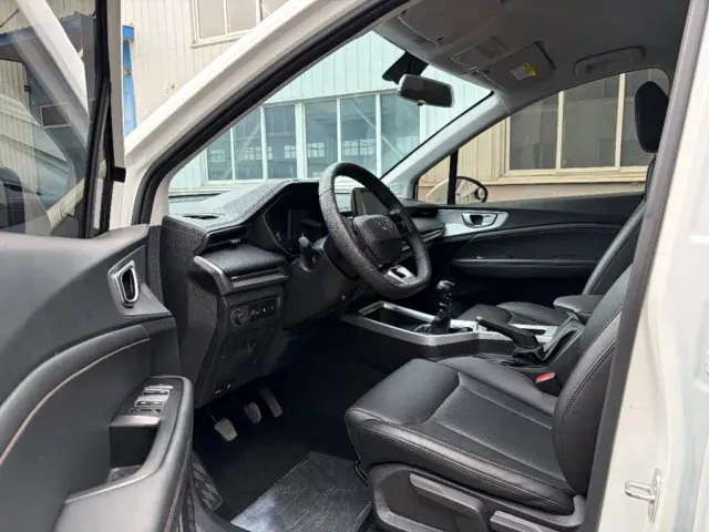 Wuling Jiachen — Фото автомобиля 5