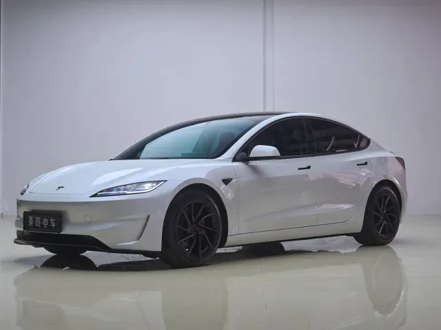 Tesla Model 3 — Фото автомобиля 3