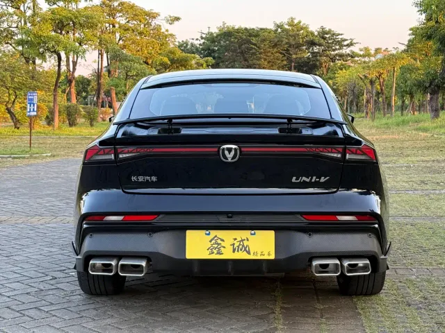 Changan UNI-V — Фото автомобиля 18