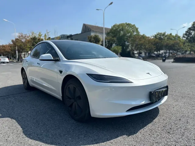 Tesla Model 3 — Фото автомобиля 3