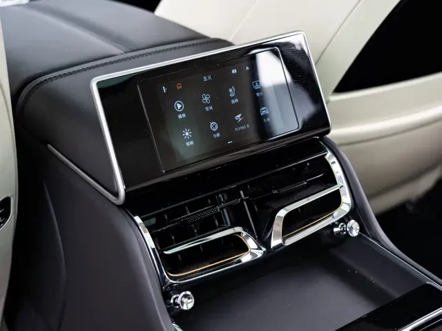 Bentley Flying Spur — Фото автомобиля 17