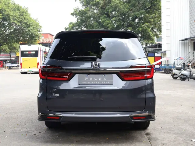 Honda Odyssey 2022 2.0L e:HEV Sharp Supreme Edition — Фото автомобиля 8