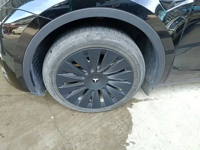 Tesla Model Y — Фото автомобиля 22