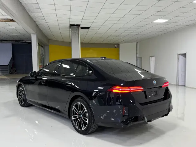 BMW 5 Series — Фото автомобиля 7