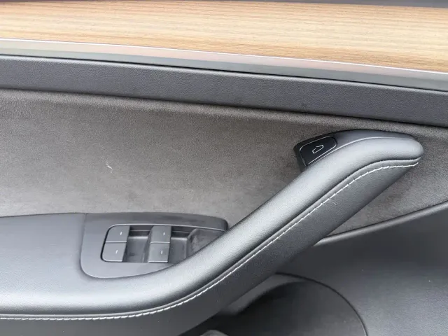 Tesla Model 3 — Фото автомобиля 13