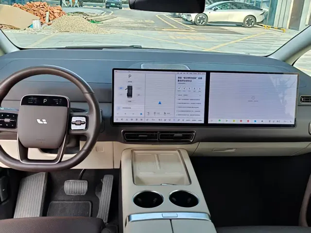 Li Auto MEGA — Фото автомобиля 12