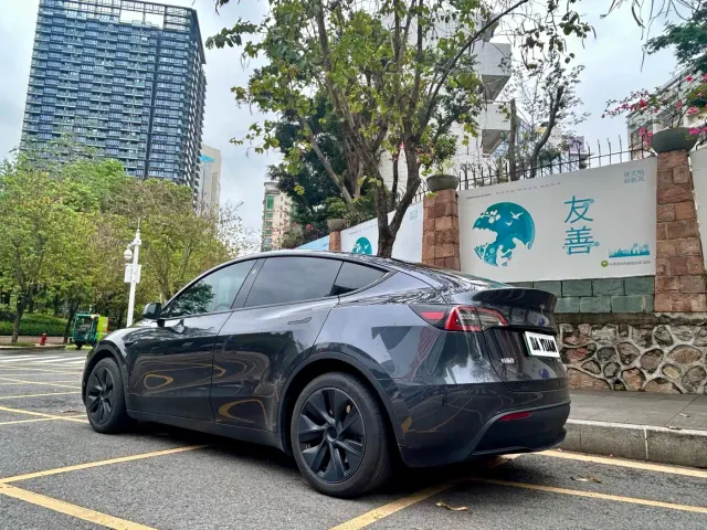 Tesla Model Y 2024 Rear-Wheel Drive Version — Фото автомобиля 12