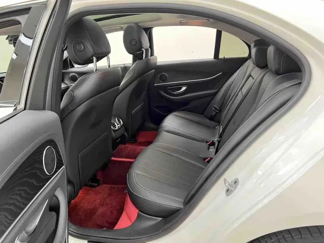 Mercedes-Benz E-Class — Фото автомобиля 10
