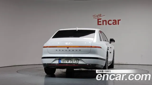 Hyundai Grandeur — Фото автомобиля 3