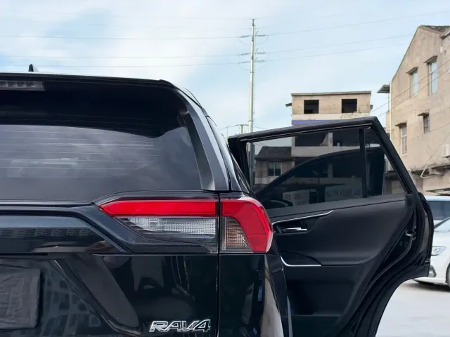 Toyota RAV4 — Фото автомобиля 20