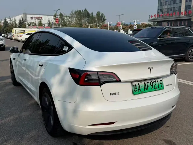 Tesla Model 3 — Фото автомобиля 9