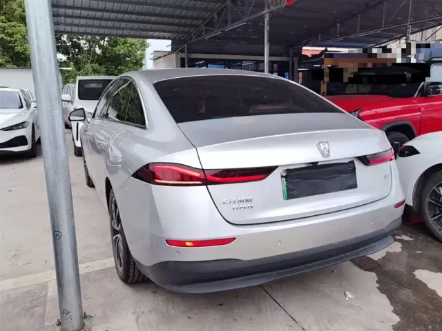 Roewe D7 — Фото автомобиля 4