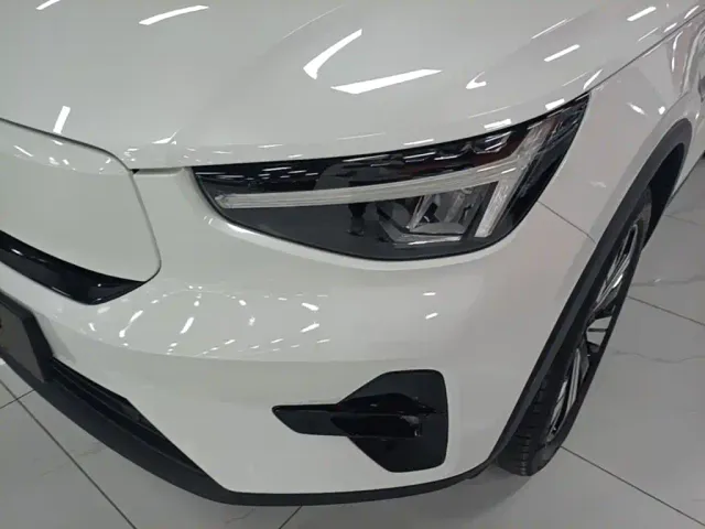 Volvo XC40 — Фото автомобиля 23