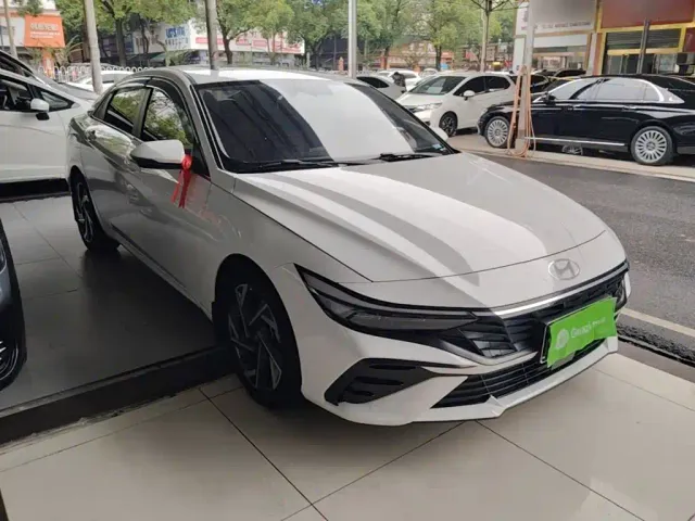 Hyundai Elantra — Фото автомобиля 3