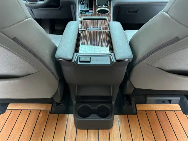 Toyota Granvia — Фото автомобиля 16