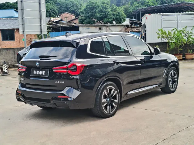 BMW iX3 — Фото автомобиля 4