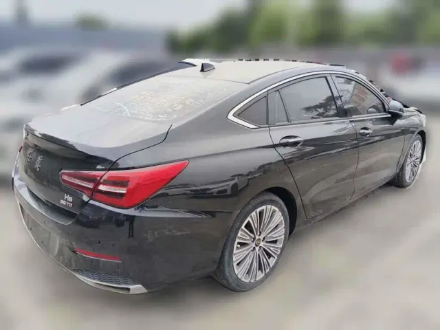Hongqi Hongqi H5 2022 Classic Facelift 1.8T Automatic Smart Connect Flag Rhythm Edition — Фото автомобиля 5