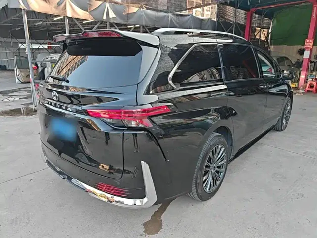Toyota Sienna — Фото автомобиля 6