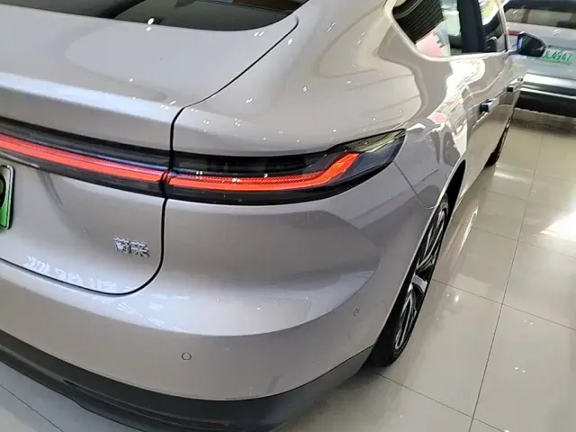 Nio ET7 — Фото автомобиля 7