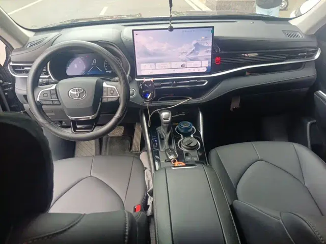 Toyota Highlander — Фото автомобиля 10