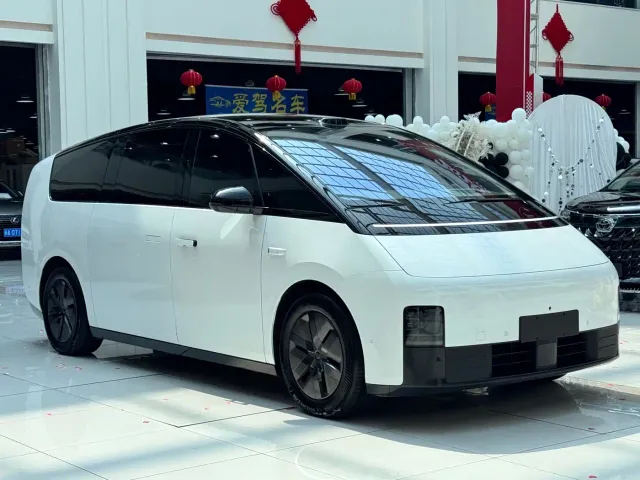 Li Auto MEGA — Фото автомобиля 3