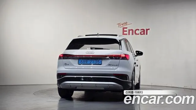 Audi Q4 e-tron — Фото автомобиля 4