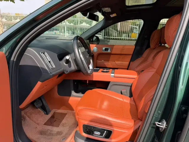 Li Auto L8 — Фото автомобиля 4