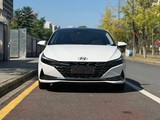 Hyundai Elantra — Фото автомобиля 2