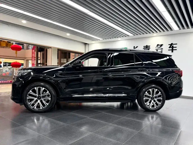 Ford Explorer — Фото автомобиля 4