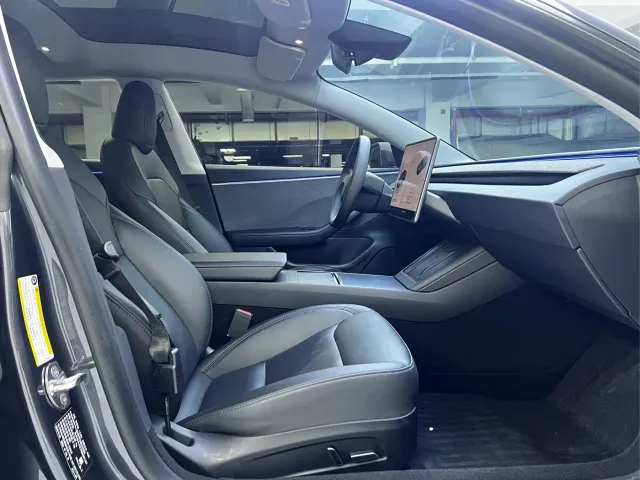 Tesla Model 3 — Фото автомобиля 4