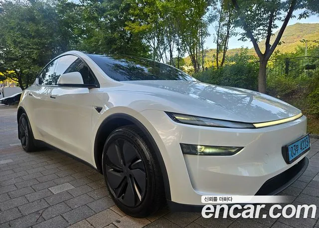 Tesla Model Y — Фото автомобиля 8