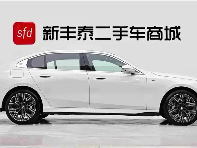 BMW 5 Series — Фото автомобиля 3
