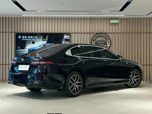 BMW i5 — Фото автомобиля 5