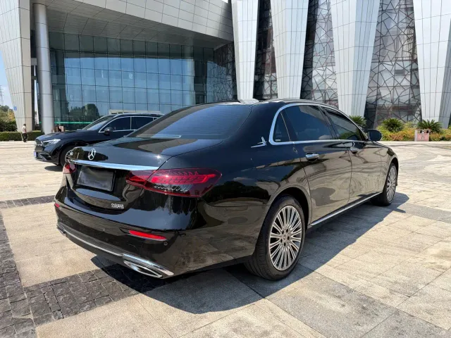 Mercedes-Benz E-Class — Фото автомобиля 5