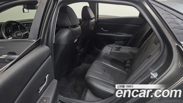 Hyundai AVANTE Новый Avante (CN7) — Фото автомобиля 12